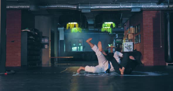 Testing Techniques in the Gym Athletes Train a Painful Technique in the Fight alt