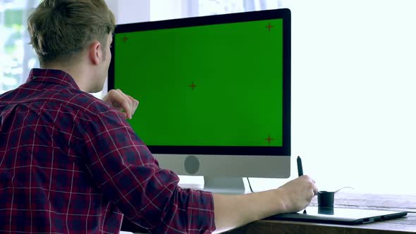 Freelancer Working at Home 08 alt