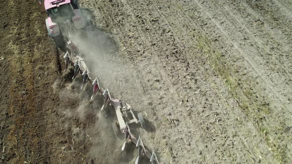 Tractor Pulling a Multibody Plow on Overdried Soil alt