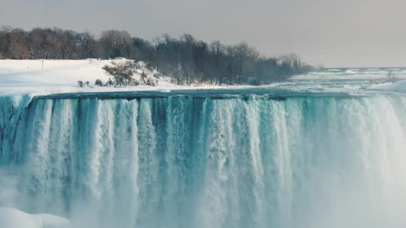 View From the Canadian Coast To the Amazing Niagara Falls in the Winter Season alt