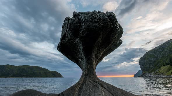 Kannesteinen Rock In Vagsoy Peninsula, Near Maloy, At The Coast Of Norway - Timelapse alt