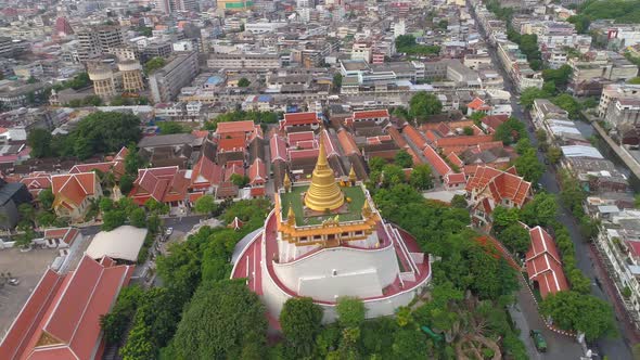 4K Aerial view of Wat Saket in Bangkok - Temple of the Golden Mountain alt