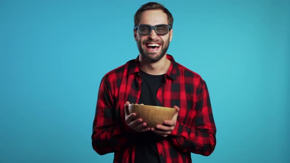 Young European Manl in 3d Glasses Watching Fascinating Comedy Movie, Laughing alt