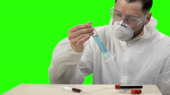 Scientist Working Hard To Find Treatment for Coronovirus alt