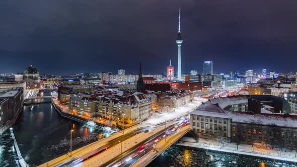 Snowy Night Time Lapse of Berlin Cityscape with TV Tower and Spree River, Berlin, Germany alt