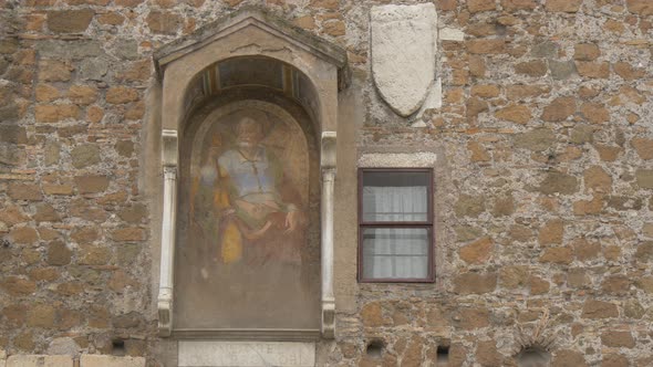 Mural on a stone wall alt
