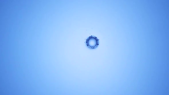 Extreme close-up water drops rippling, Slow Motion alt