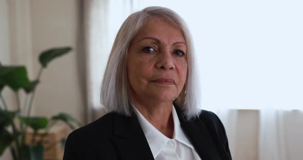 Senior woman working inside modern office - Businesswoman entrepreneur and brainstorm concept alt