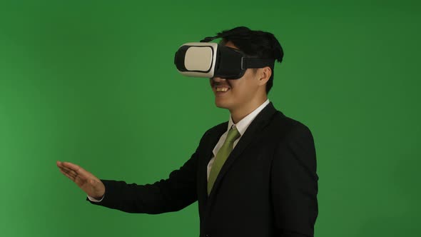 Asian Businessman Working In Virtual Reality alt