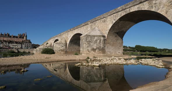 Gien, Loiret department, France. Low water level in the Loire river during a dryness season. alt