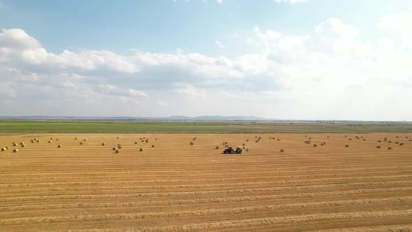 Tracktor Make Large Bales in Sunny Day alt