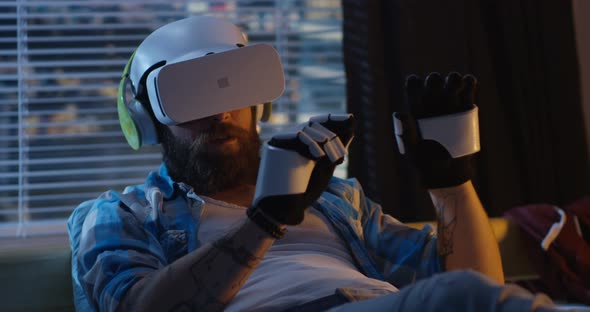 Man Wearing VR Headset alt