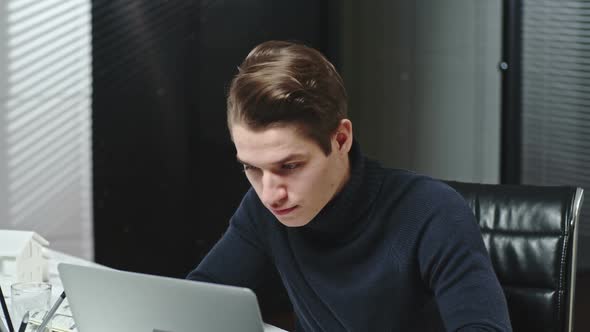 Young Employee at Work alt