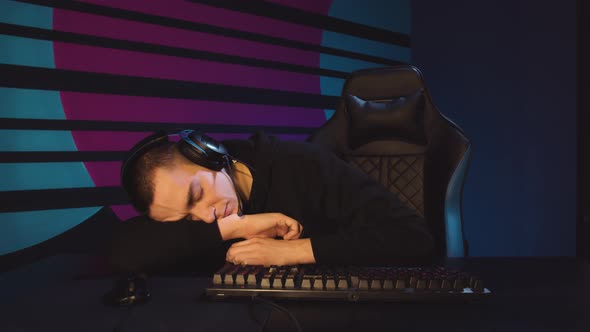 The Gamer Fell Asleep Between Matches and Started Playing Again