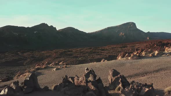 a Volcanic Desert of Frozen Lava Formed an Alien Landscape alt