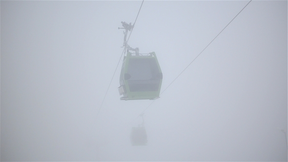 The Cable Car that Appears and Disappears in Fog