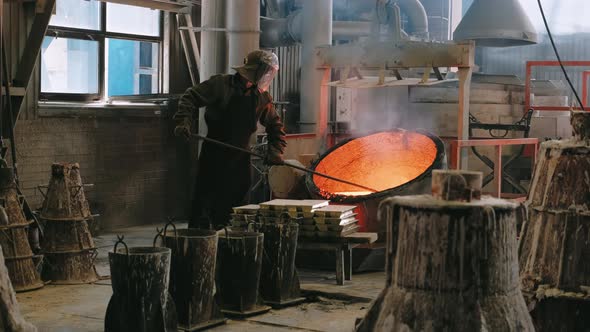 Steelmaker in the Foundry alt