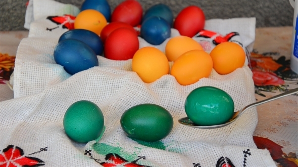 Coloring Easter Eggs 03