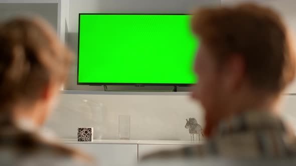 Couple Playing Games Chroma Key Screen at Home alt