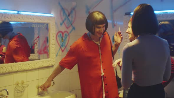 Cheerful Transgender Man Smoking and Chatting with Girlfriends alt