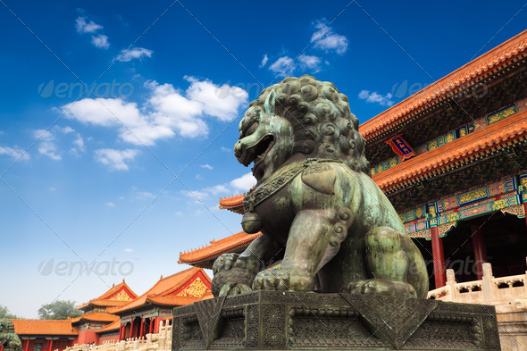 bronze lion in beijing forbidden city