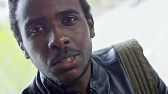 Arab Man Refusing to be Filmed alt