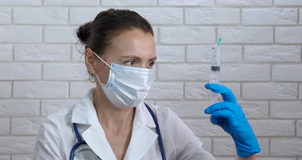 Nurse give an injection.  alt