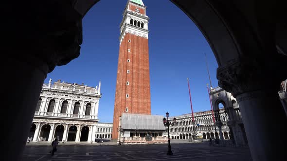 Beautiful moving forward shot of Piazza San Marco and its bell tower in Venice (Italy). Main square alt