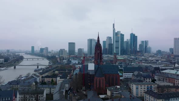 Slide and Pan Footage of Historic Frankfurt Cathedral alt