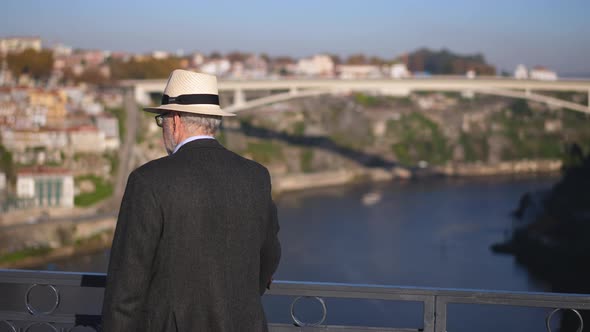 Old Gray Haired Traveler Man in White Fedora Hat Walk on Ponte De Dom Luis I alt