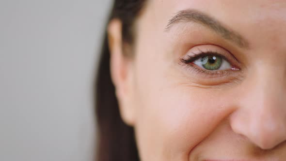 Video Details Closeup to the Camera Adult Woman alt