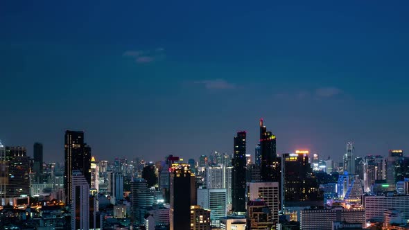 Day and Night Transition Time Lapse of Cityscape and Buildings in Metropolis alt