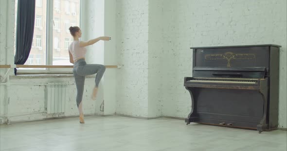 Ballerina Performing Dedans Exercise at Barre alt