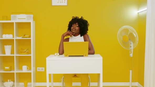Portrait African Woman Yellow Room alt