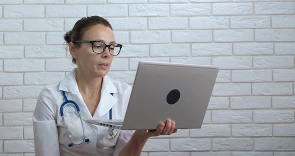 Web Chat with Professional Doctor alt