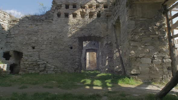 Skala-Podilsky Castle's ruins alt