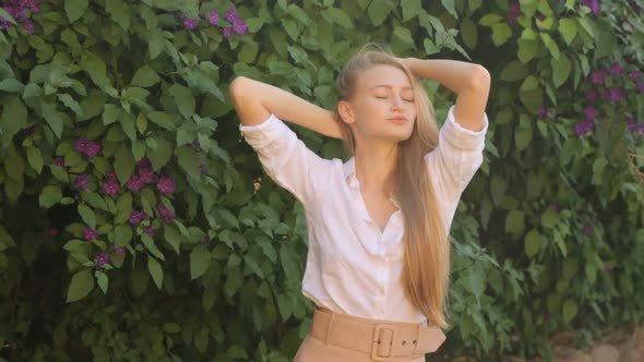 Young beautiful girl posing outdoor