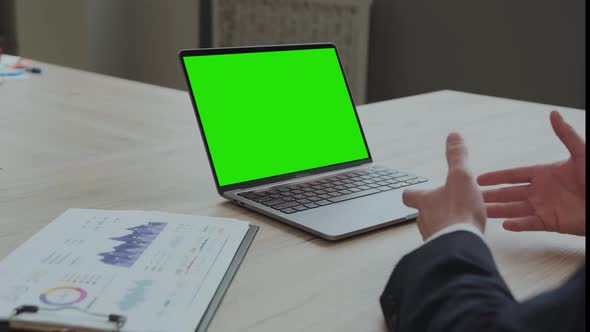 Blank Screen on Laptop Business Online Conference alt