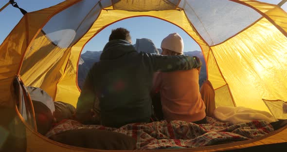 The View From Inside the Tent on a Couple Watching the Mountain Landscape of Yosemite Park at a Dawn alt