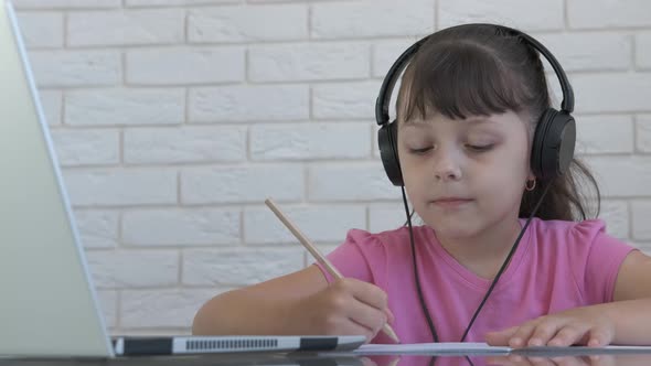 Listen lessons in headphones.  alt