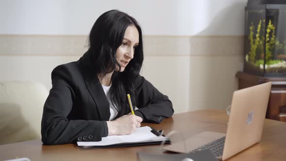 Portrait of Professional Psychologist Using Video Chat for Online Consultation on Covid19 Pandemic alt