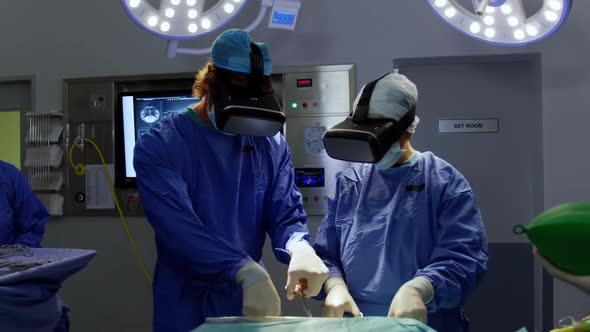 Surgeons using virtual reality headset 4k alt