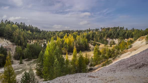 Time lapse of a beautiful quarry in the Czech Republic alt