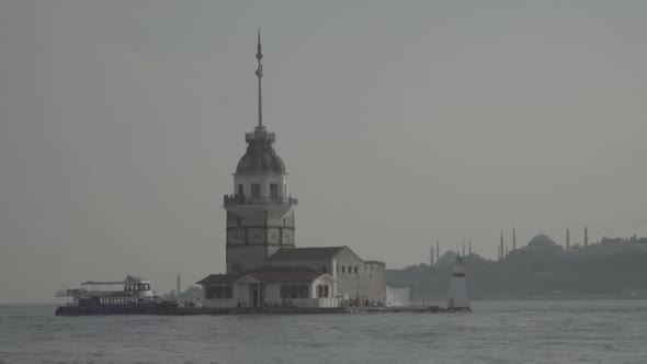 Maiden's Tower, Istanbul, Turkey alt