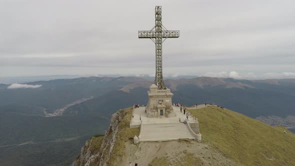 Aerial view of the Heroes Cross alt