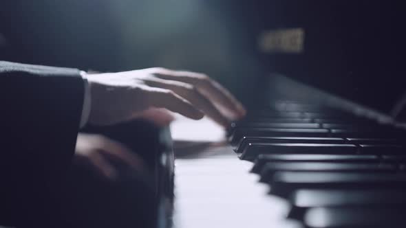 Hands of Pianist Close Up alt
