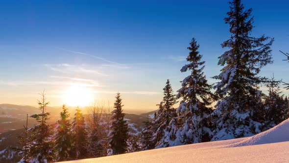 Beautiful Winter Landscape in the Mountains alt
