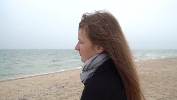 The Girl Looks at the Sea alt