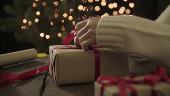 Gift Wrapping For Christmas alt