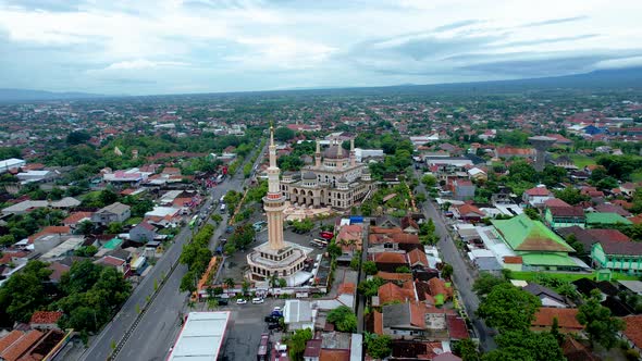 Aerial view of Al Aqsa Klaten Mosque. It is the largest mosque in Southeast Asia alt